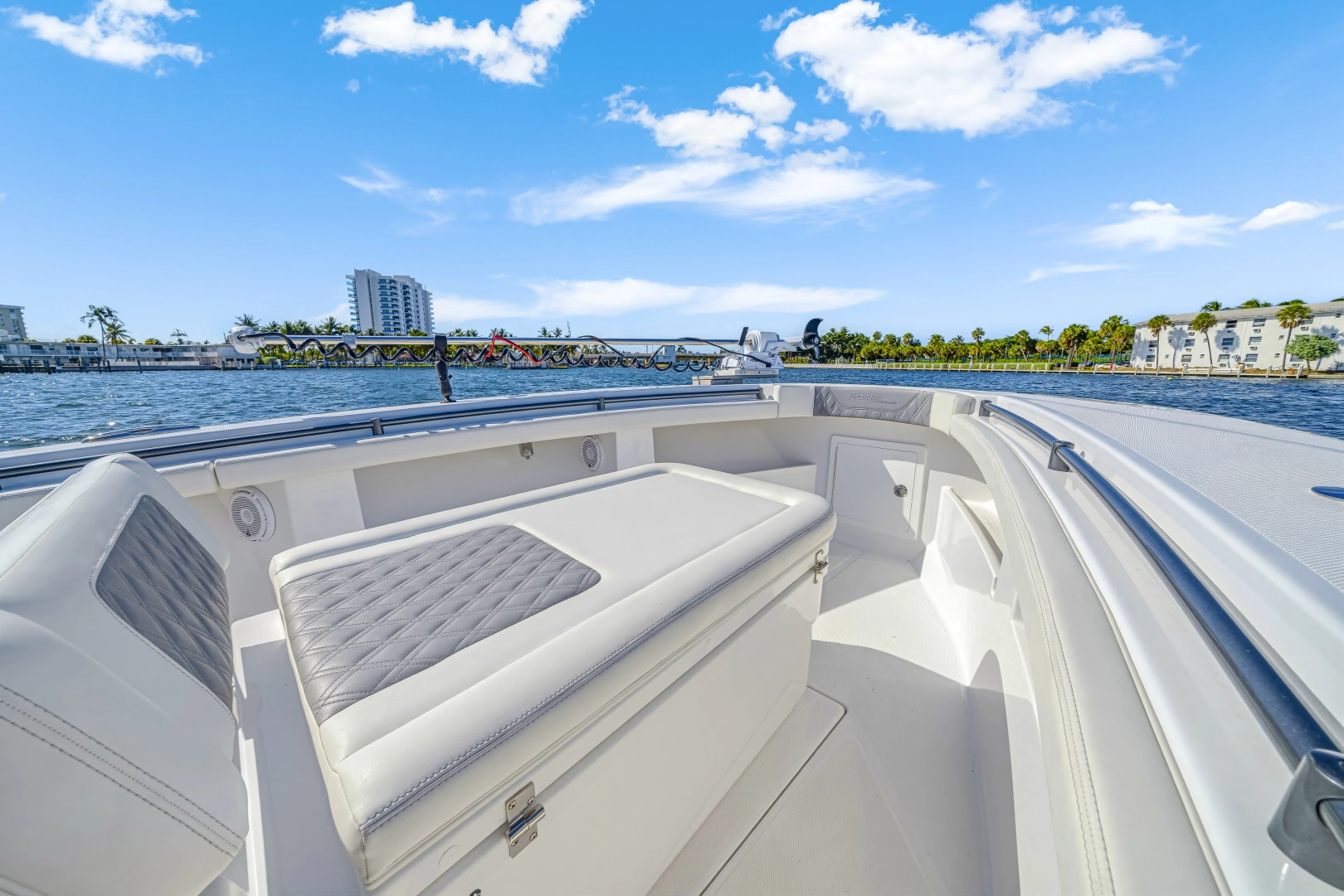 Front Runner 33 Center Console Yacht For Sale