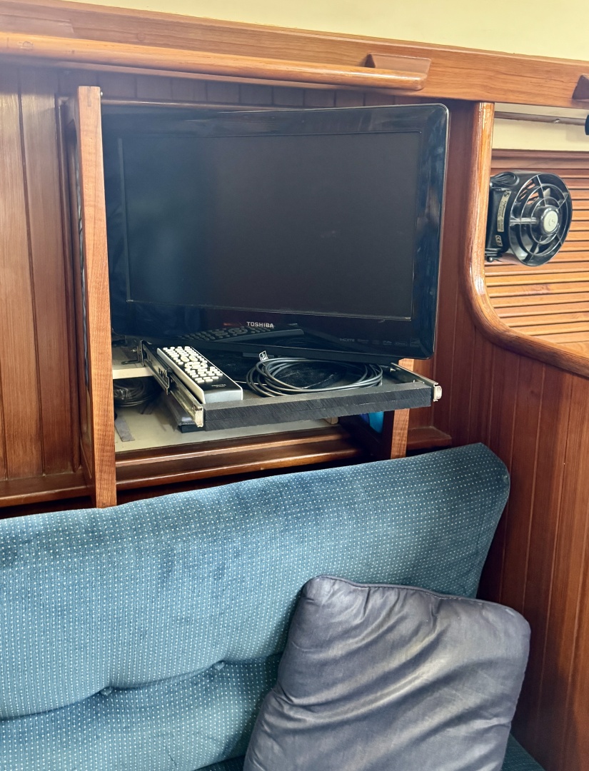 1990 Passport Royal Passport 49