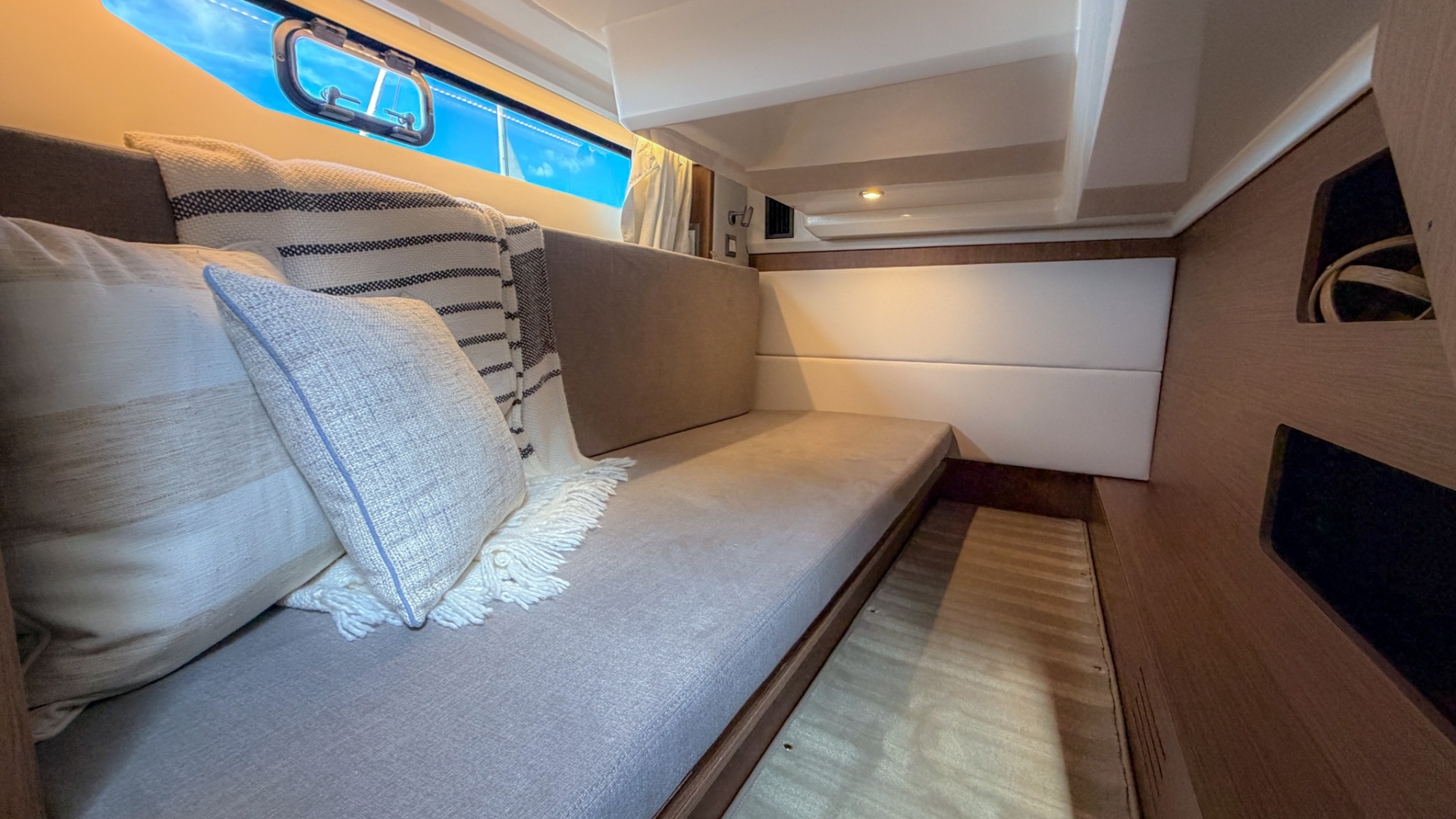 In Stock 42ft Beneteau Yacht For Sale