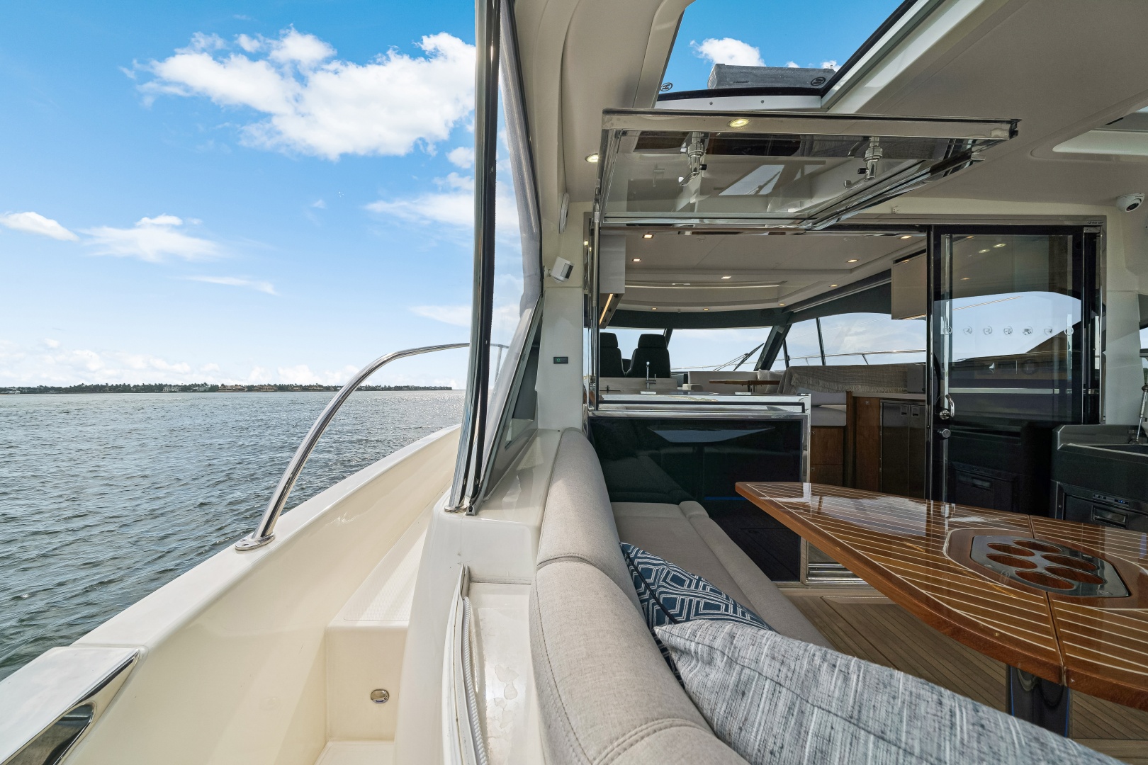 2023 Riviera 4600 Sport Yacht