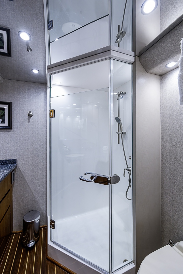 2011 Viking 76 Enclosed Bridge