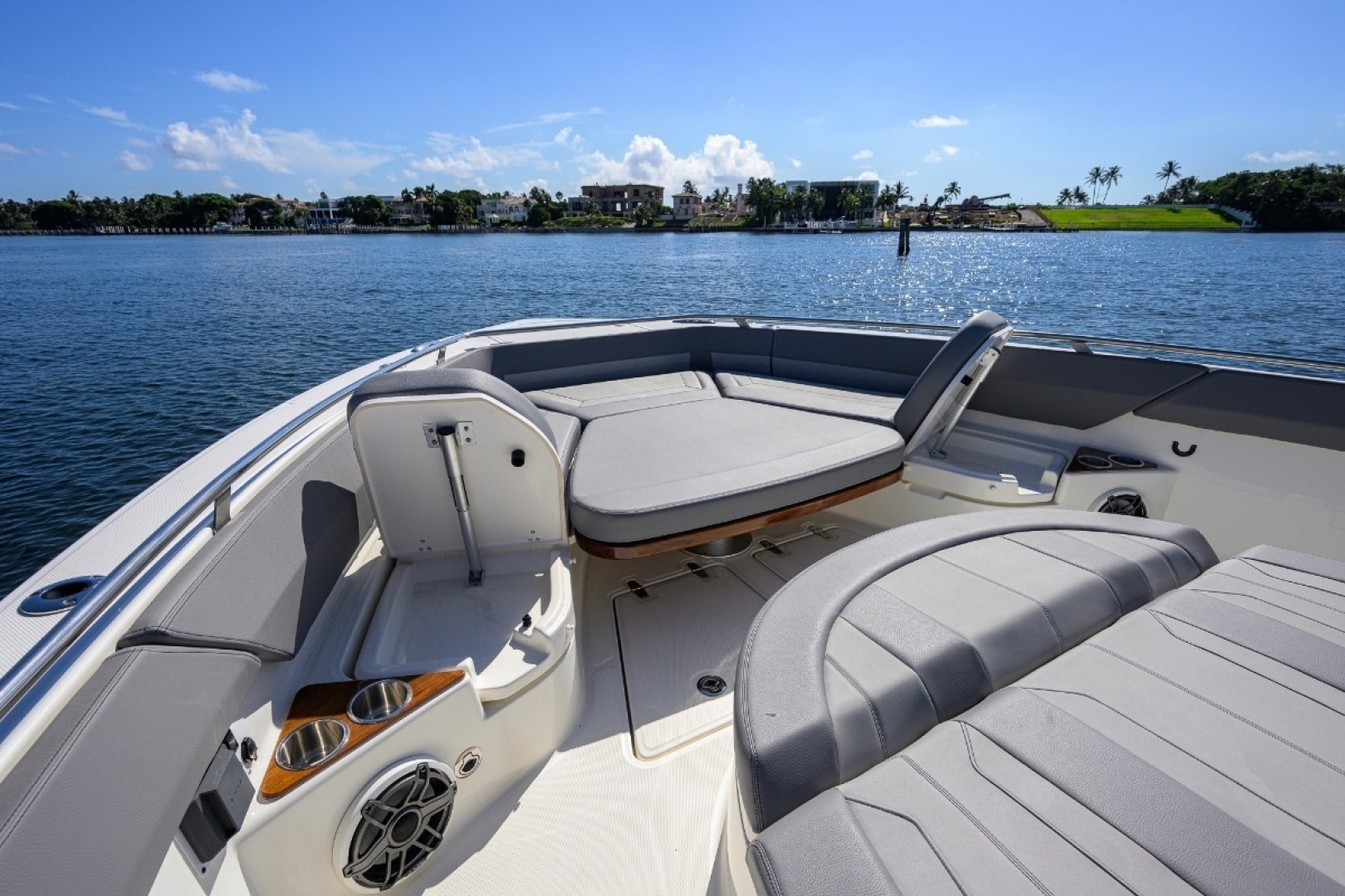 42 ft Boston Whaler 2024 Outrage GATE KEEPER