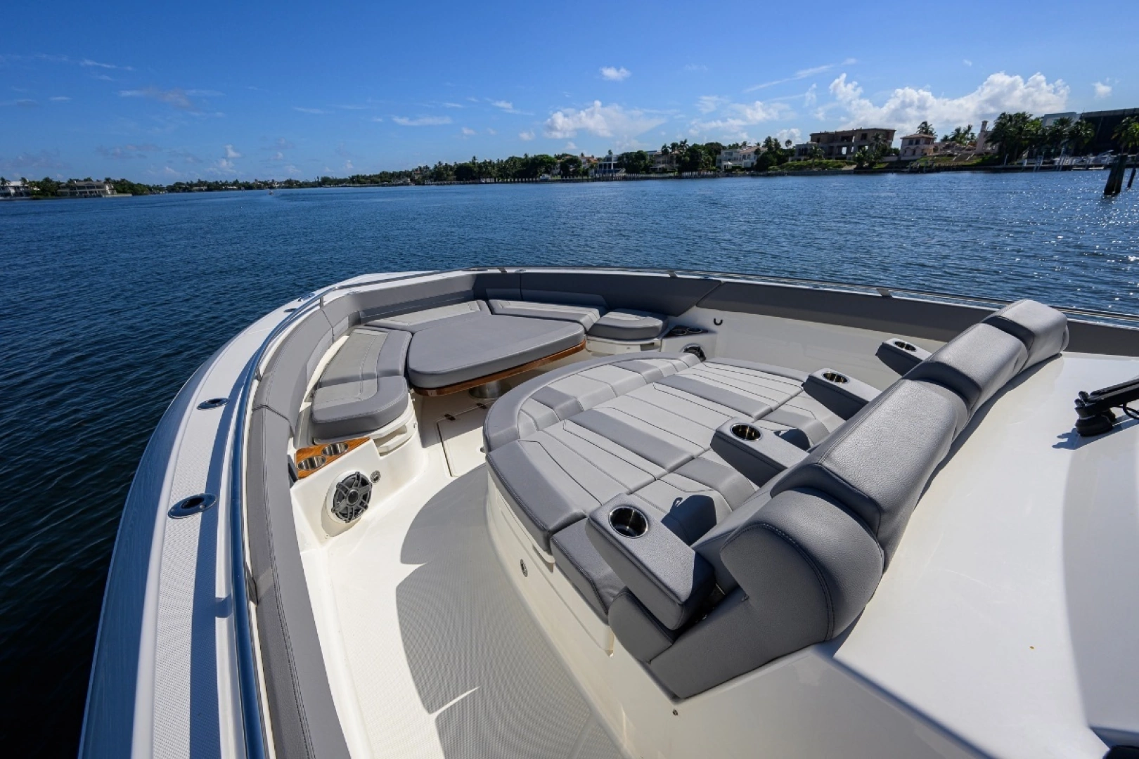 Boston Whaler Outrage Yacht For Sale