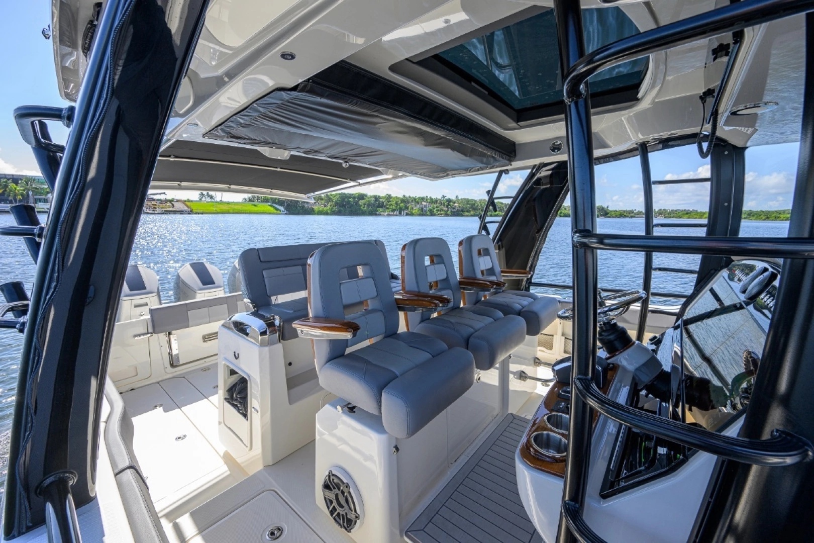 Boston Whaler Outrage Yacht For Sale