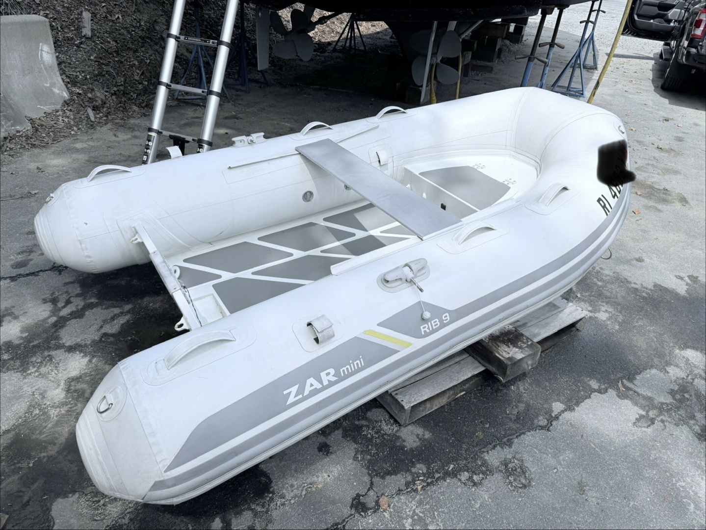 43' Mainship tender1