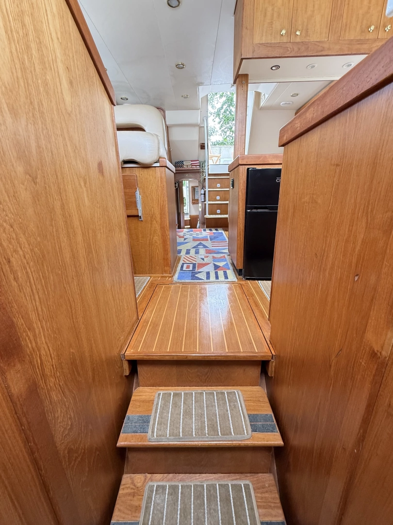 Mainship 430 Yacht For Sale