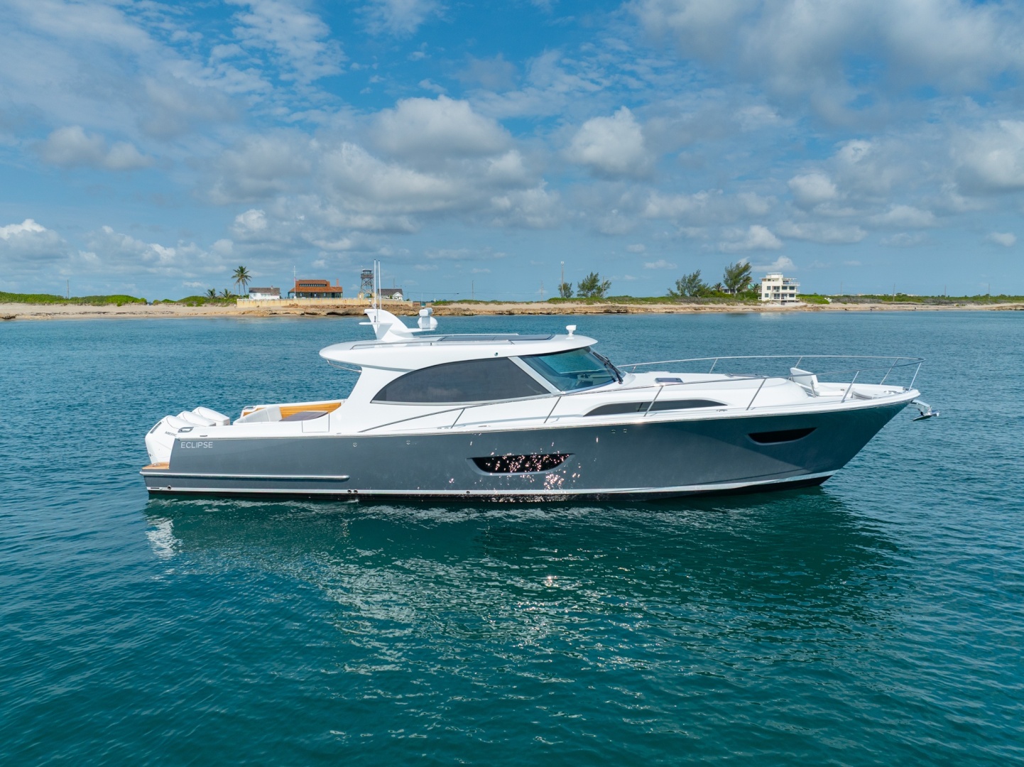 Eclipse 50 - STINGRAY GRAY - Exterior Profile