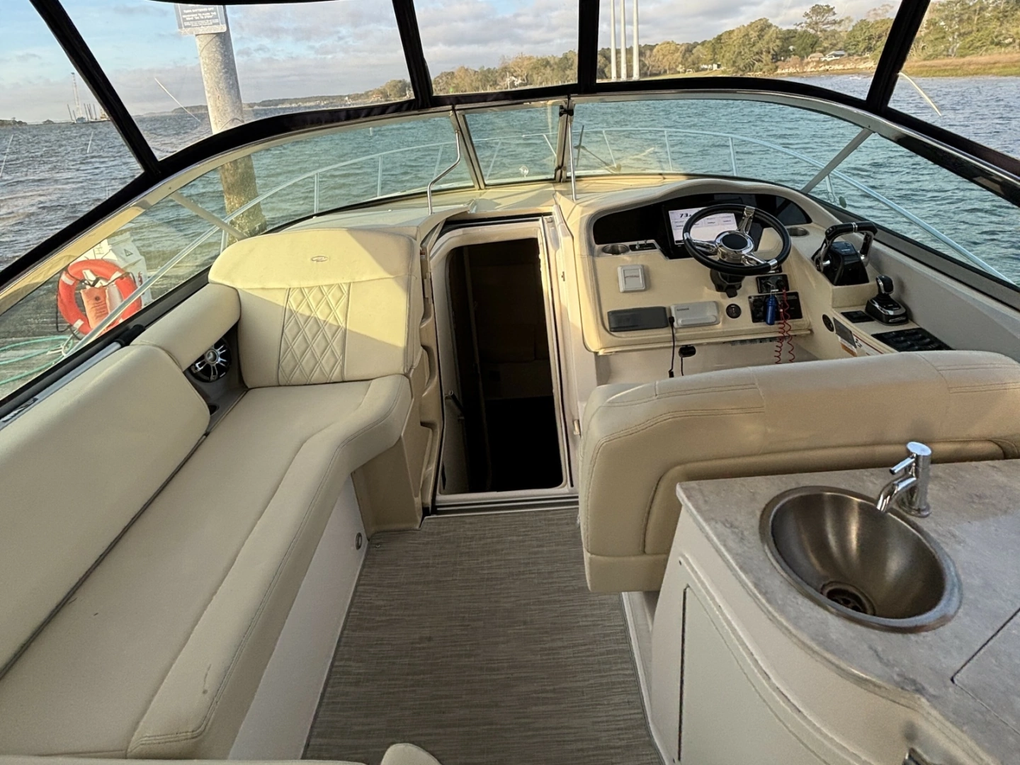 Regal 33 XO Yacht For Sale