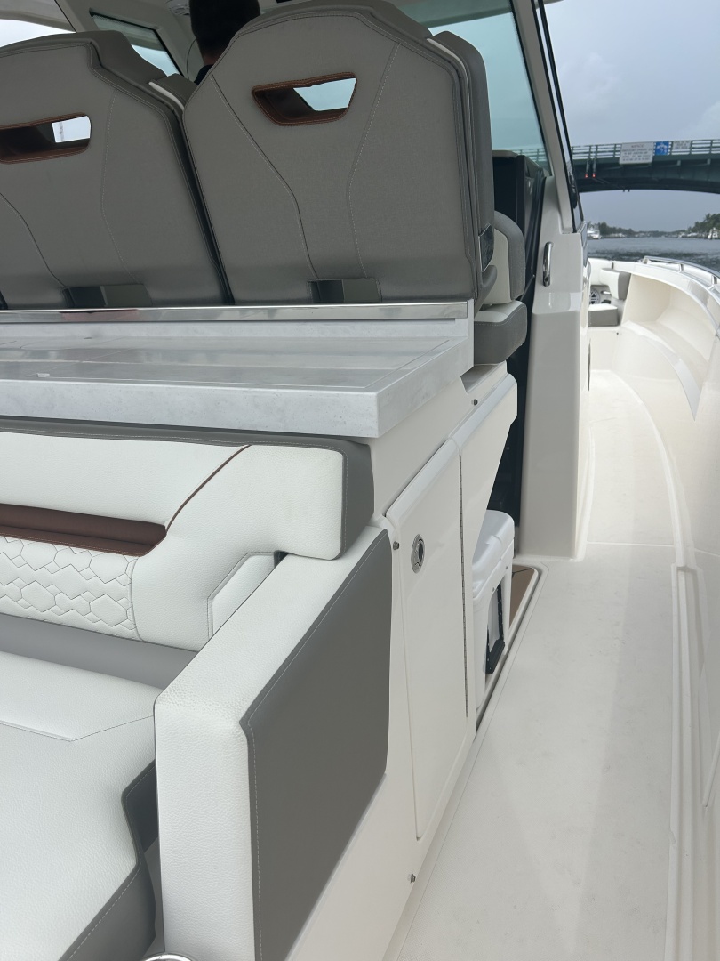2023 Tiara Yachts 34 LS