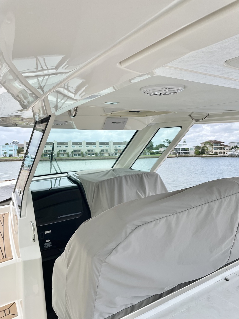 2023 Tiara Yachts 34 LS