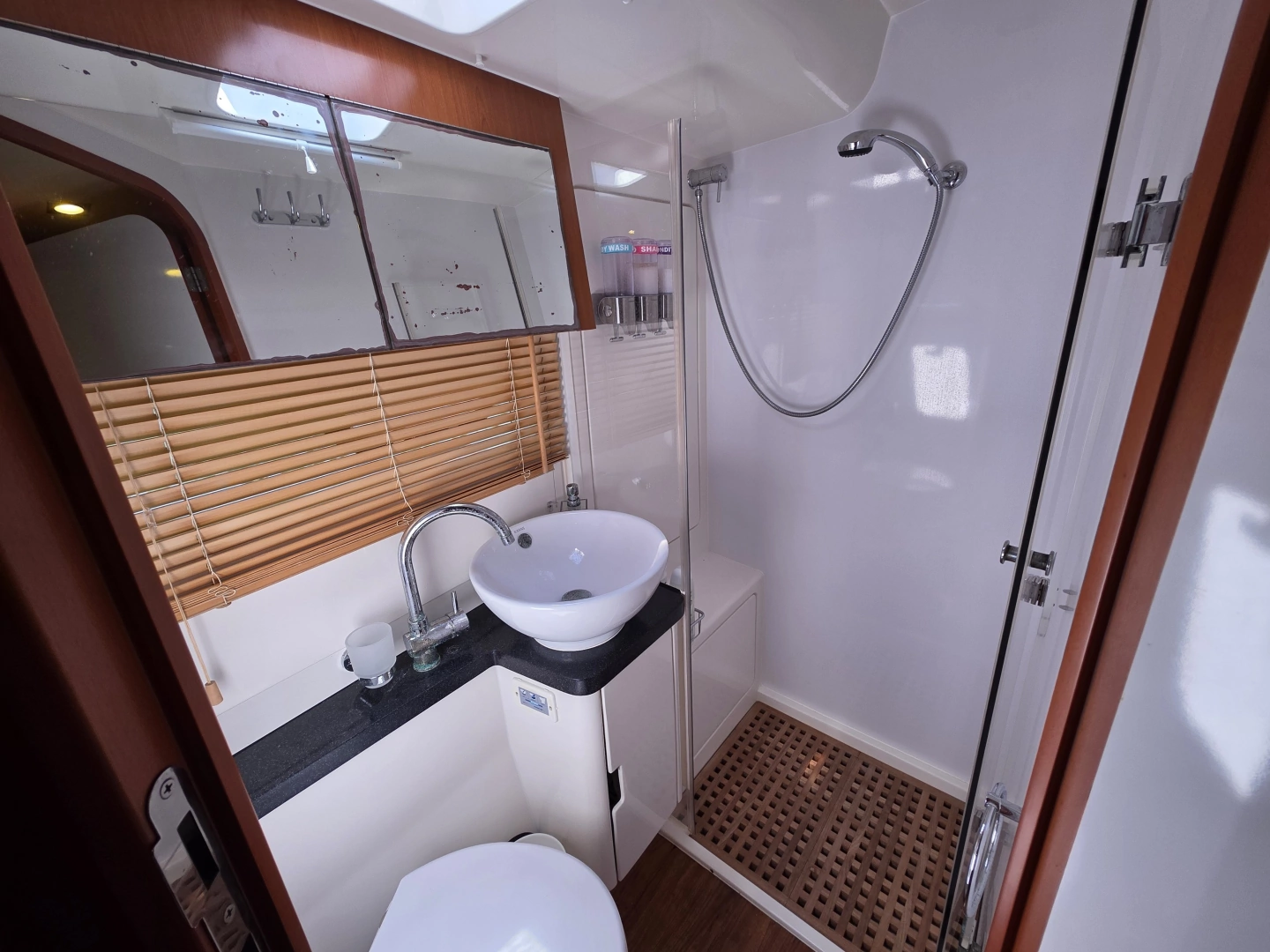 Aquila 48 Yacht For Sale