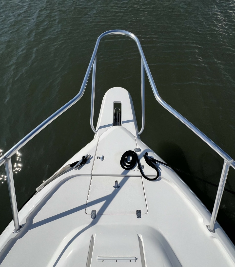 Intrepid 37 FINSURE - Exterior Bow