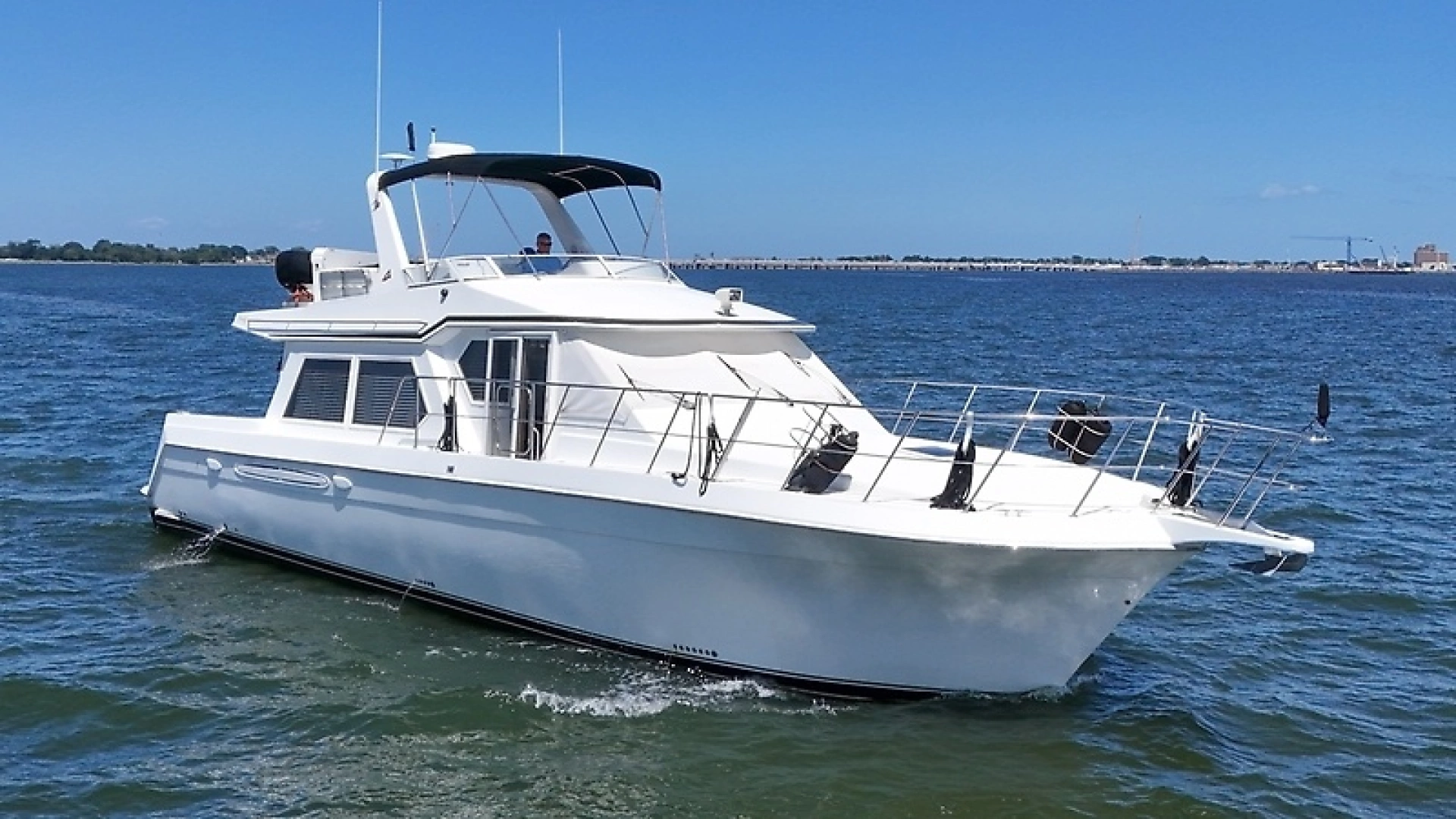 Navigator 5300 Classic Yacht For Sale