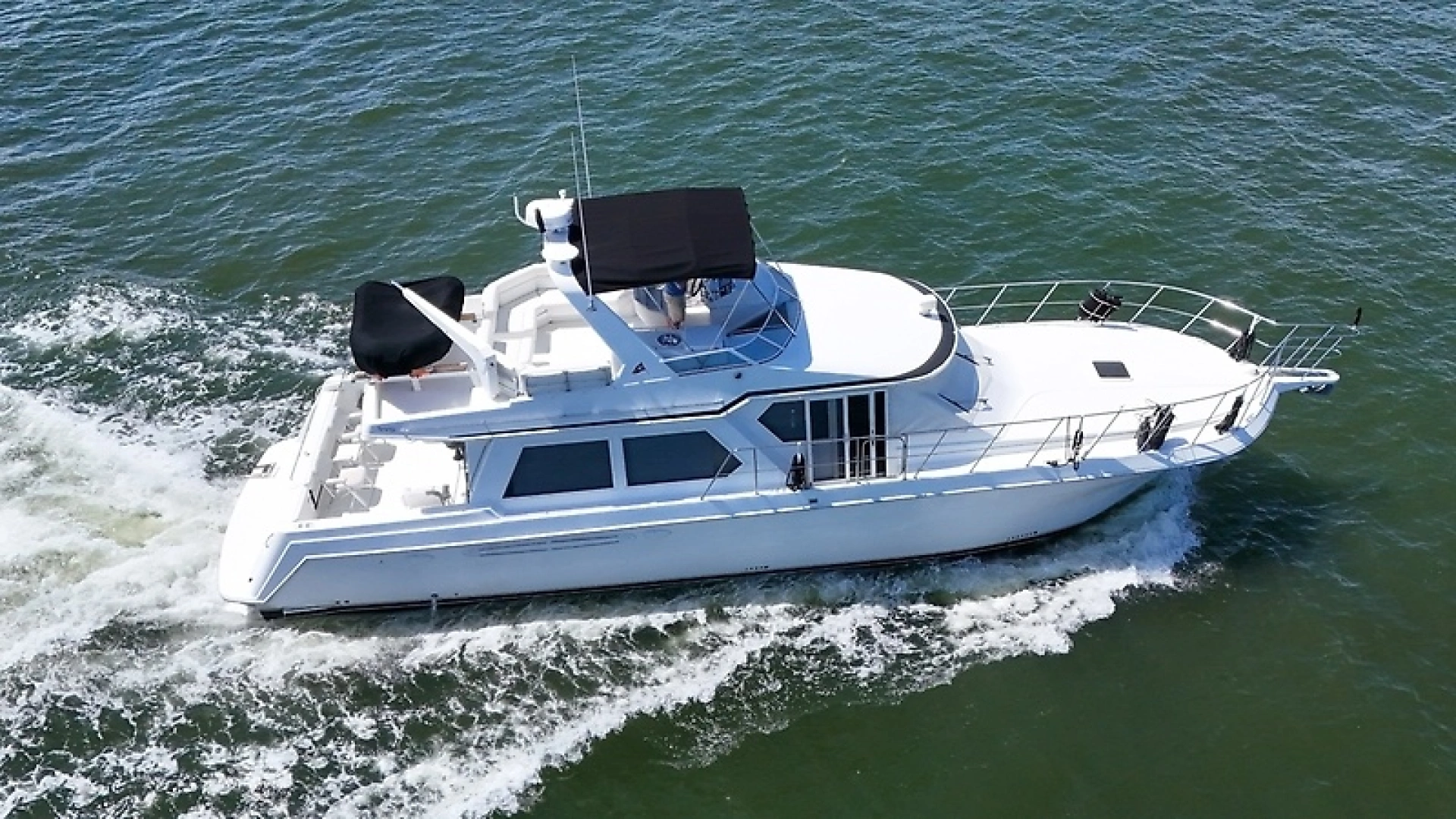 Navigator 5300 Classic Yacht For Sale
