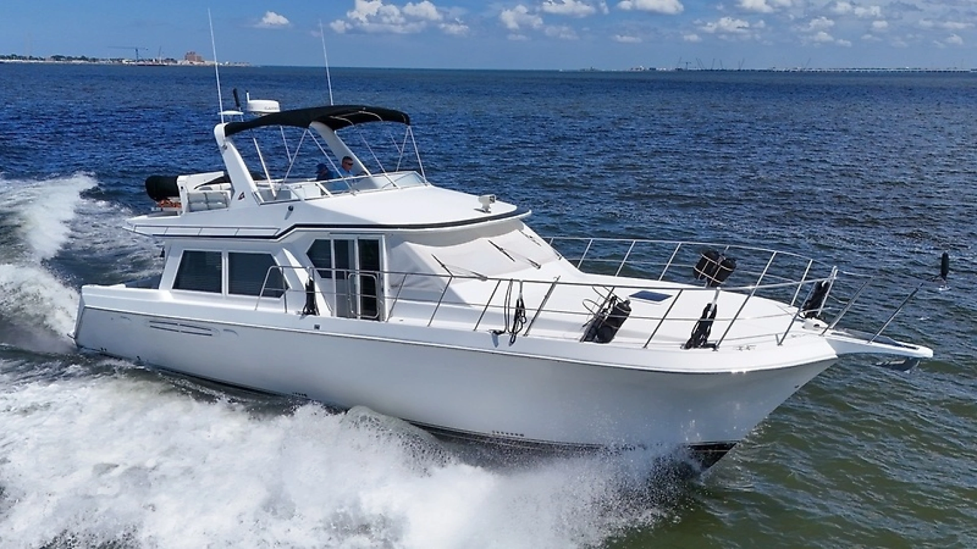 Navigator 5300 Classic Yacht For Sale