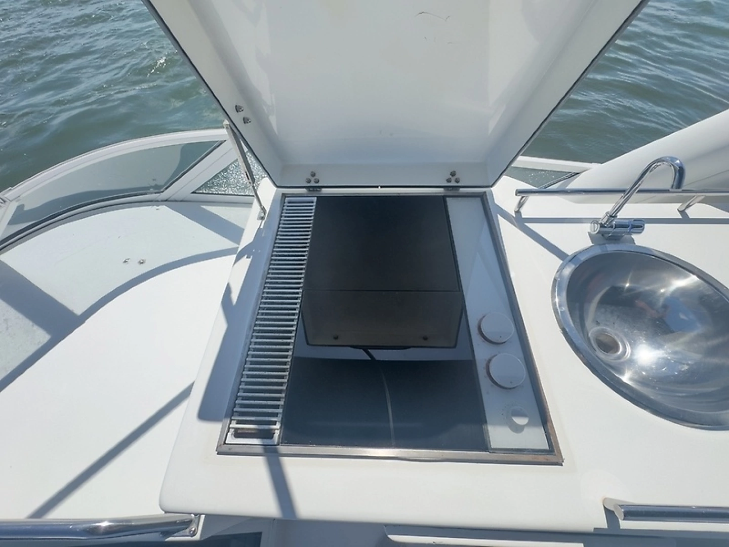 Navigator 5300 Classic Yacht For Sale