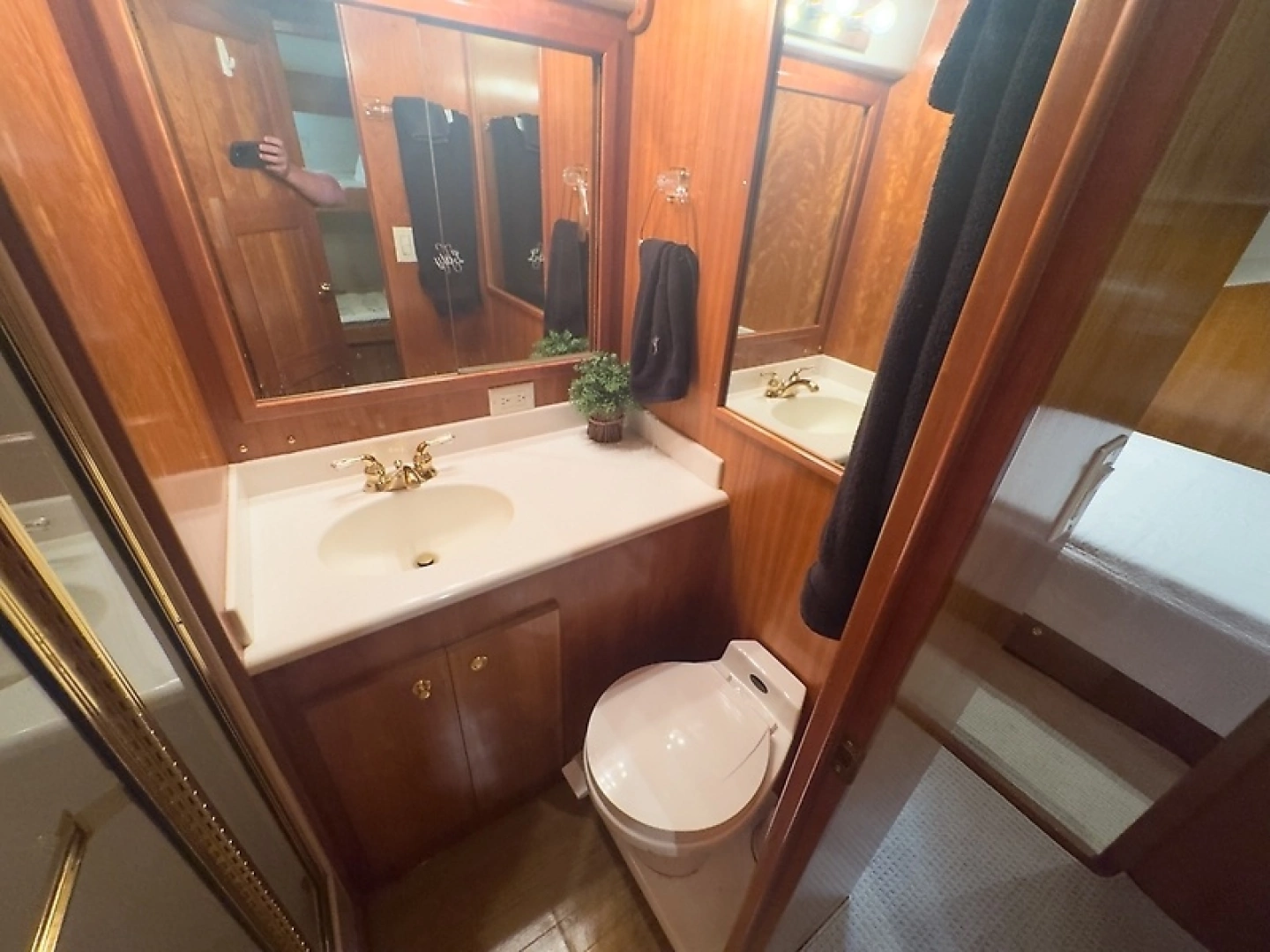 Navigator 5300 Classic Yacht For Sale