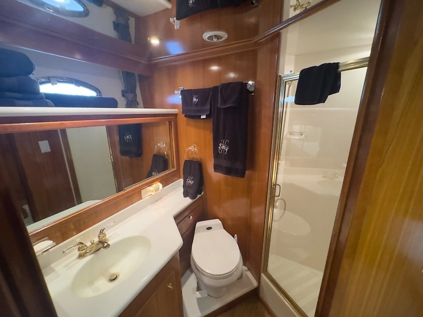 Navigator 5300 Classic Yacht For Sale