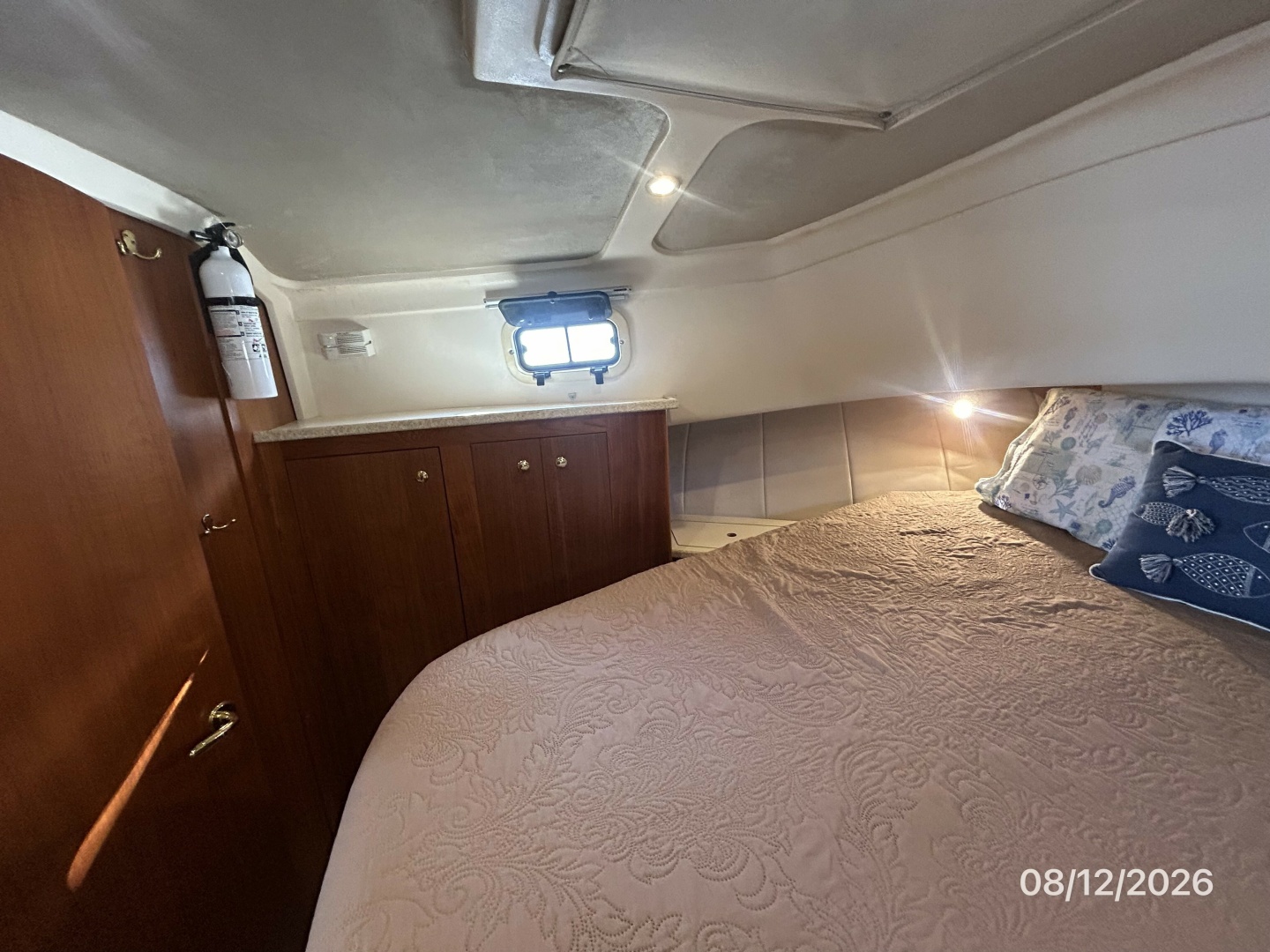 39' Mainship master stateroom port