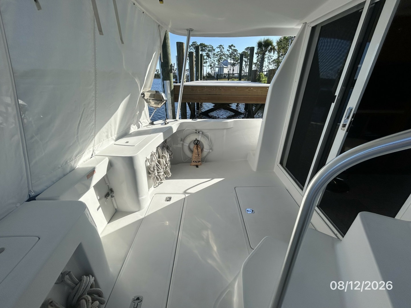 39' Mainship aftdeck port