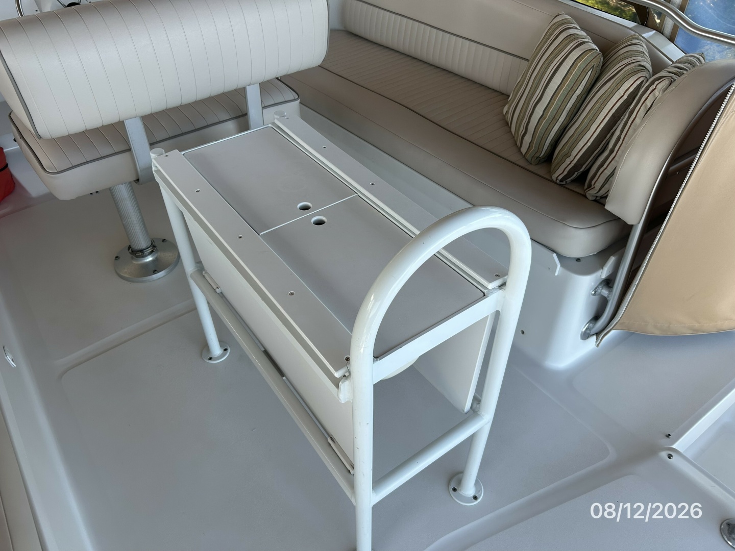 39' Mainship flybridge table1