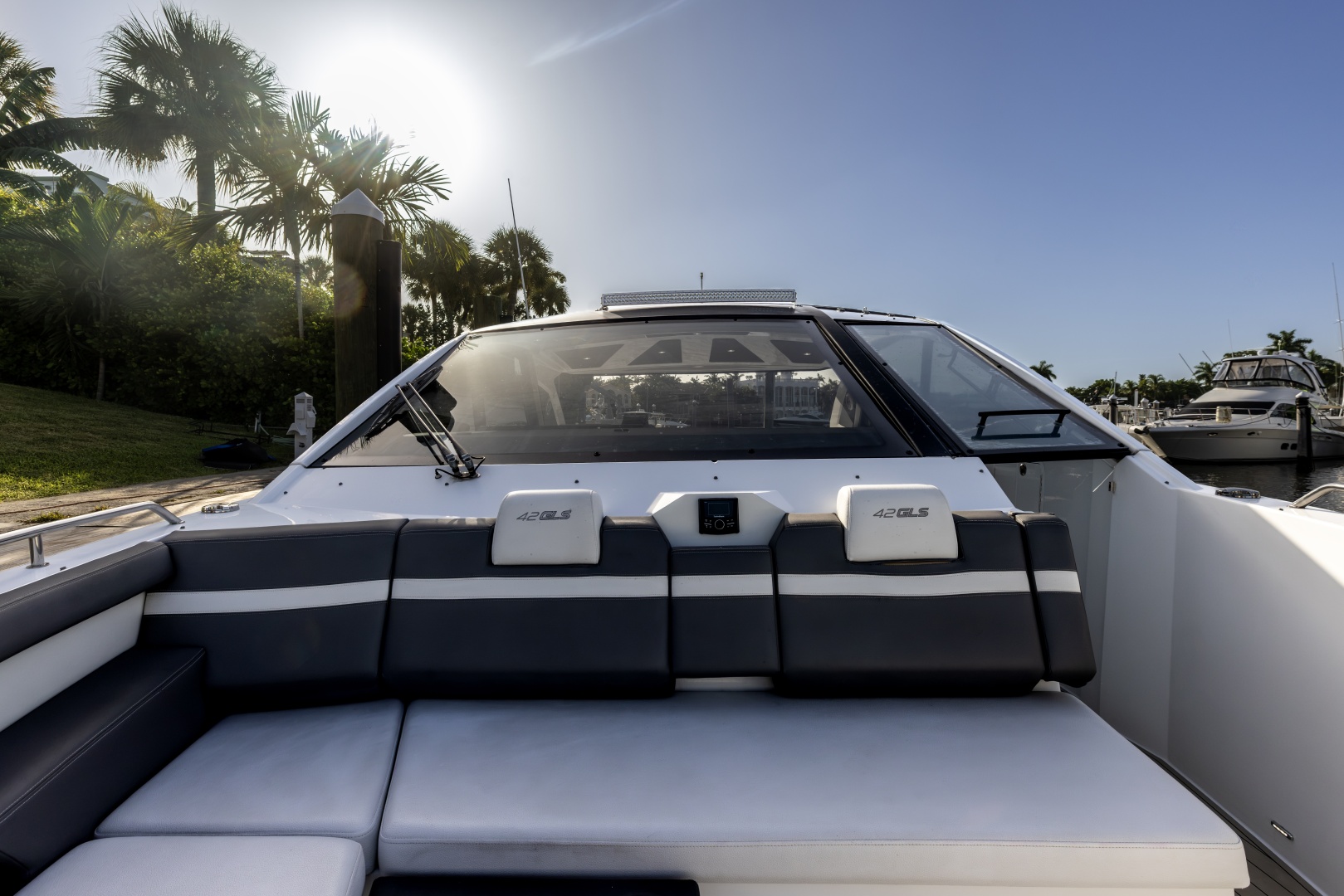 2021 Cruisers Yachts 42 GLS OB