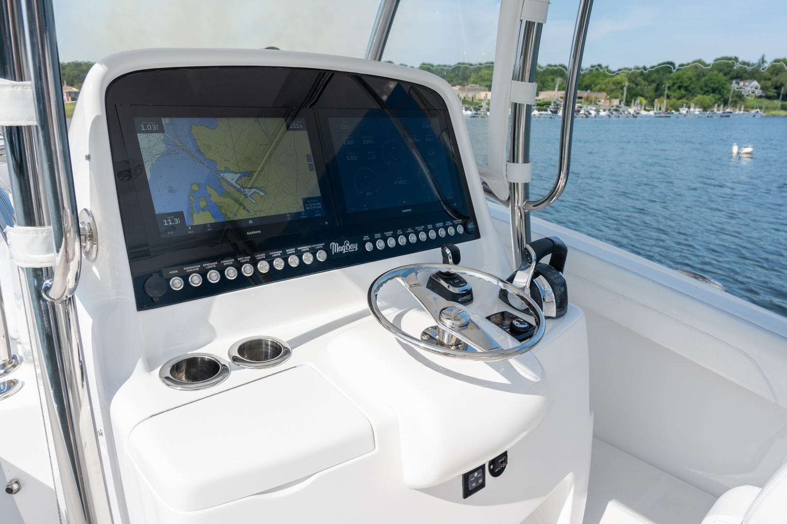 33ft Mag Bay Yacht For Sale