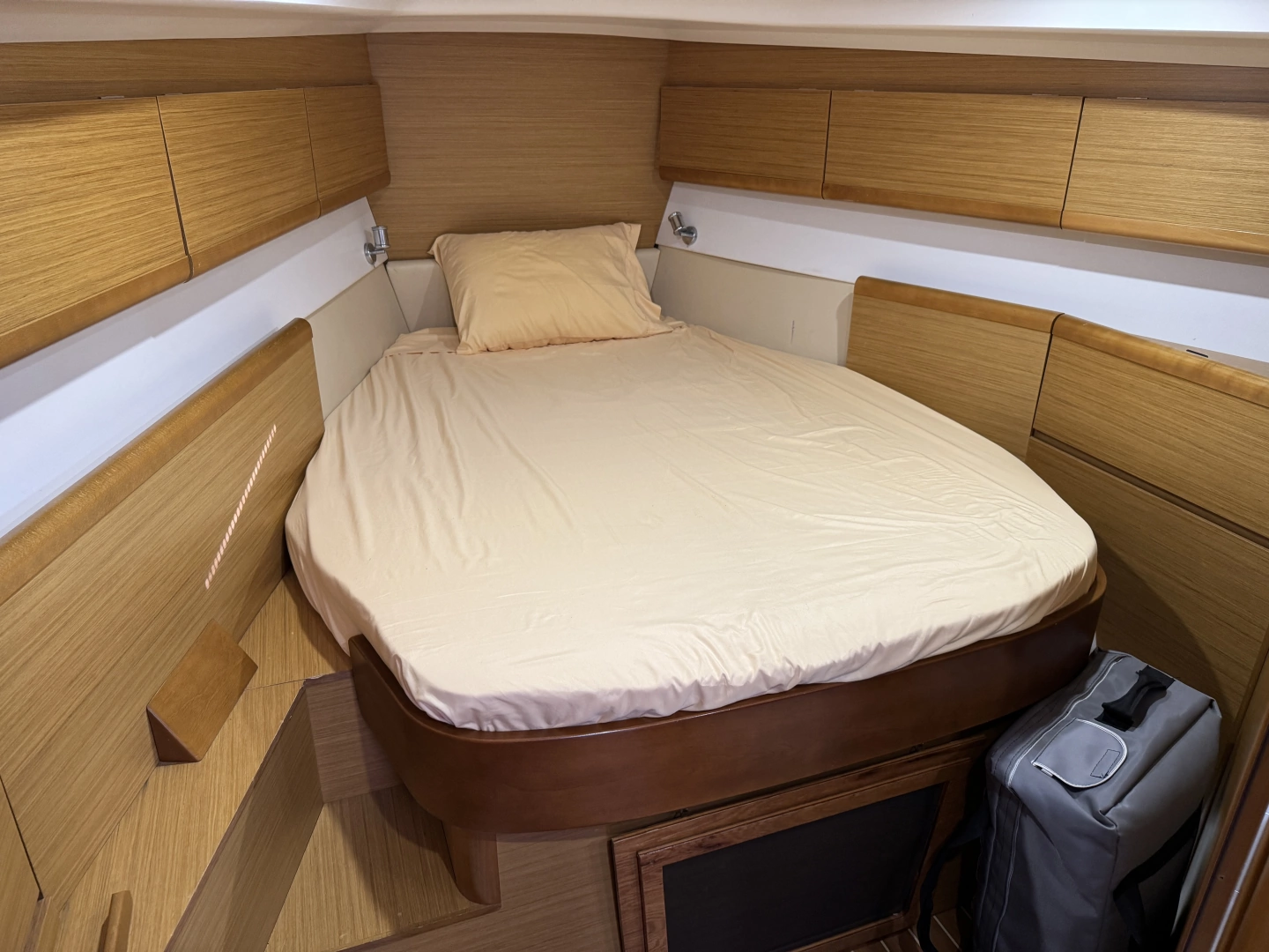 Jeanneau 45DS Yacht For Sale