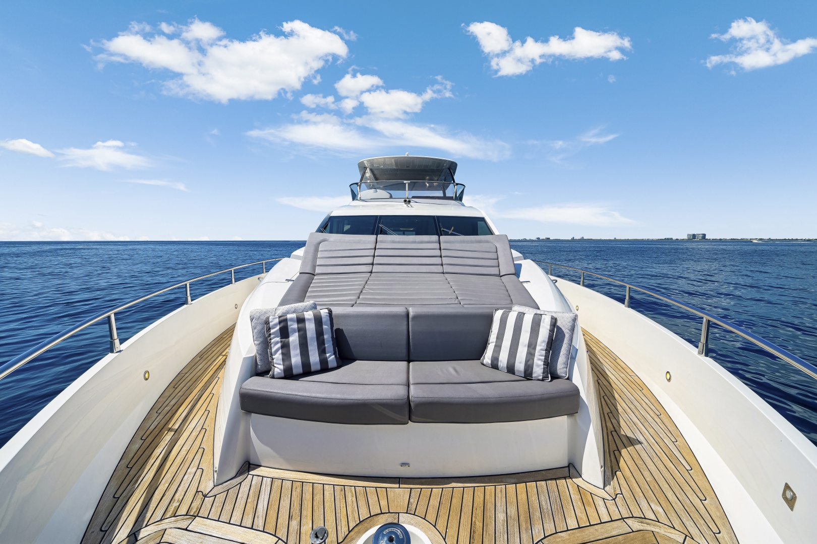 2017 Sunseeker 75 Yacht