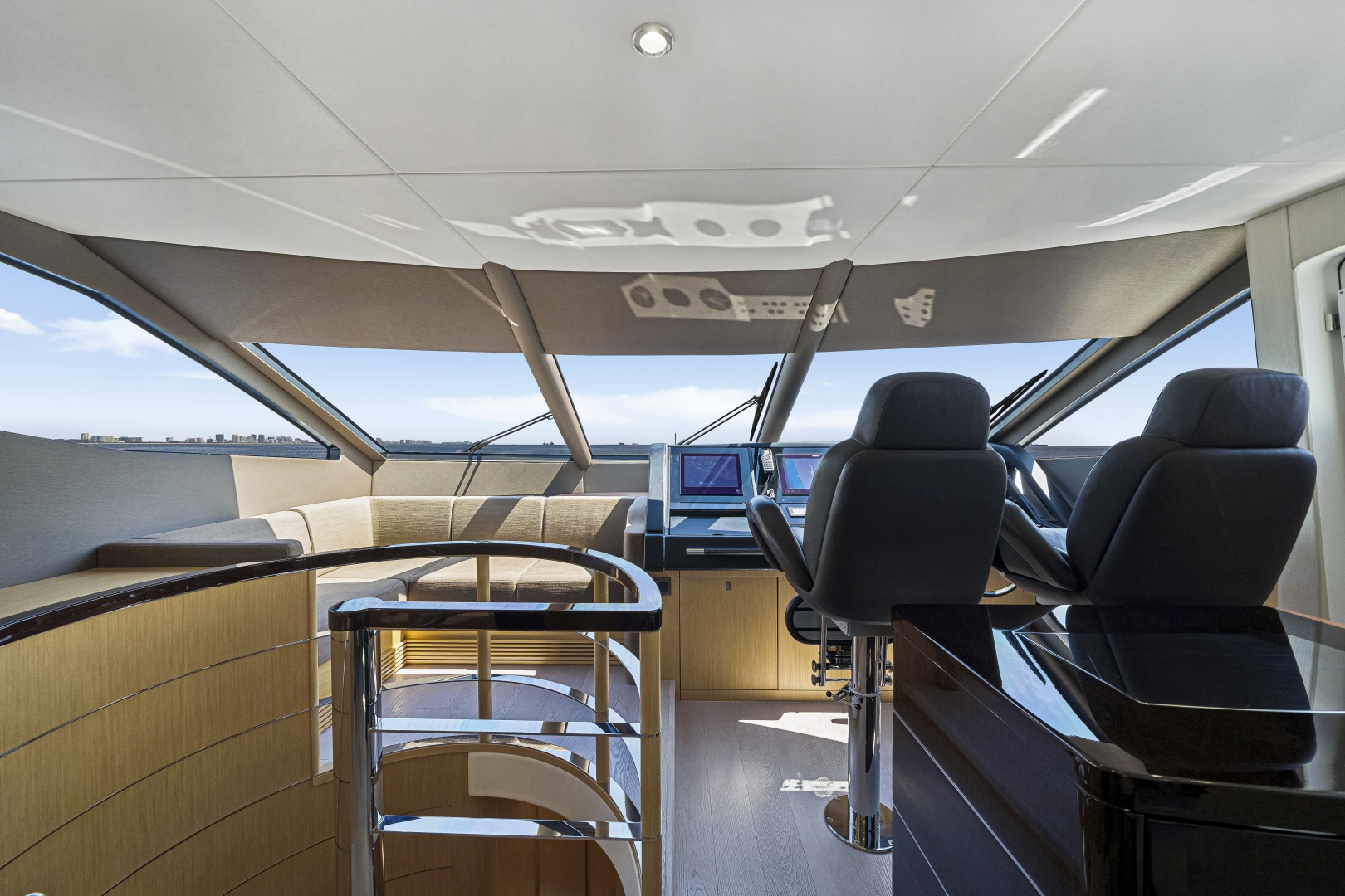 2017 Sunseeker 75 Yacht
