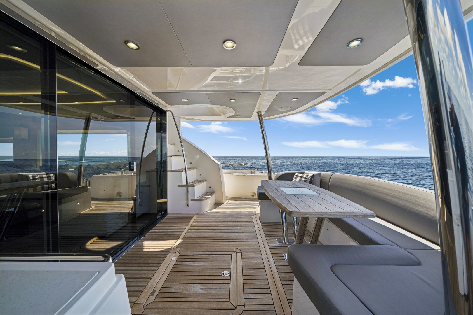 2017 Sunseeker 75 Yacht