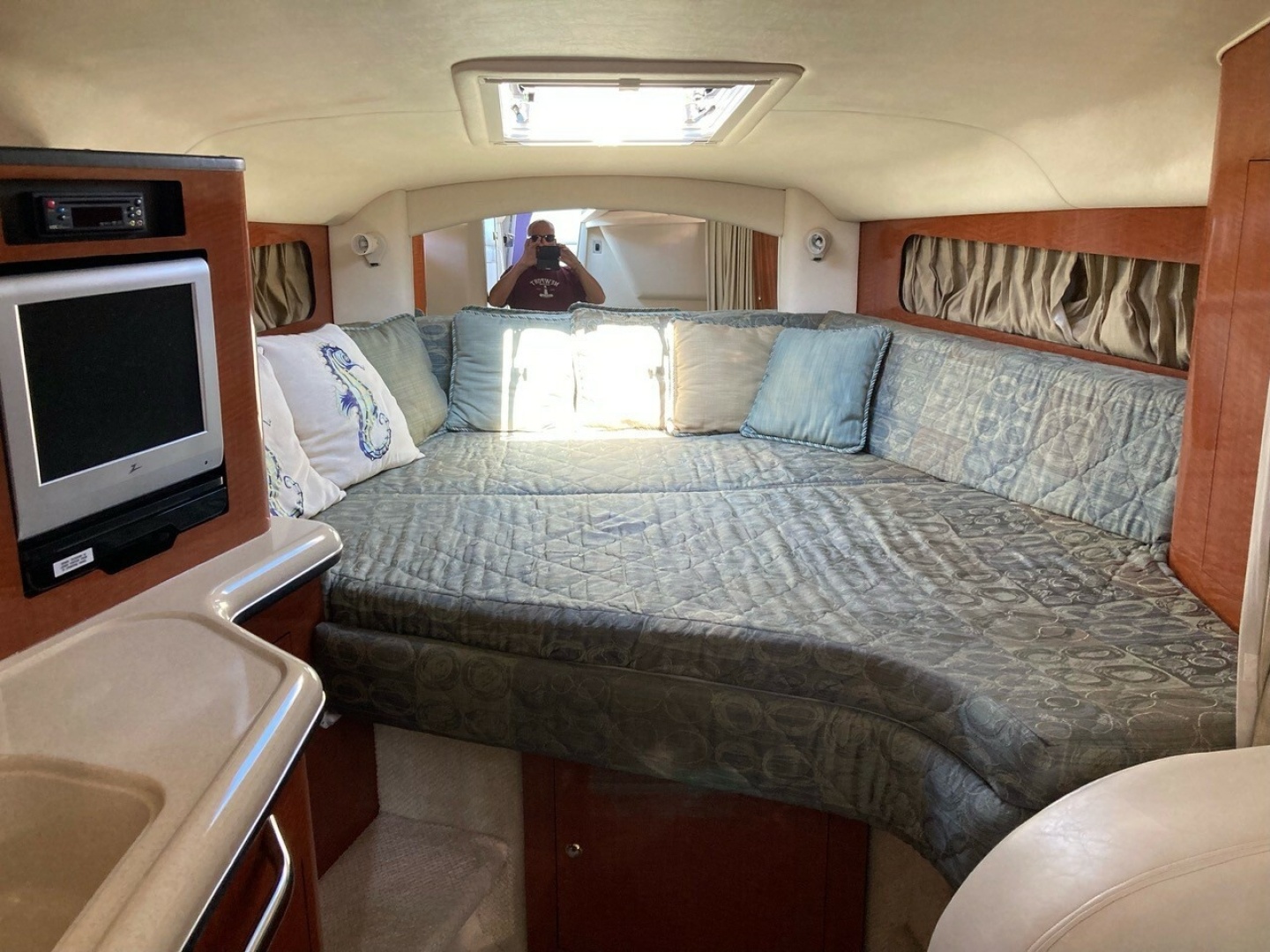 SERENITY NOW 30ft Sea Ray Yacht For Sale