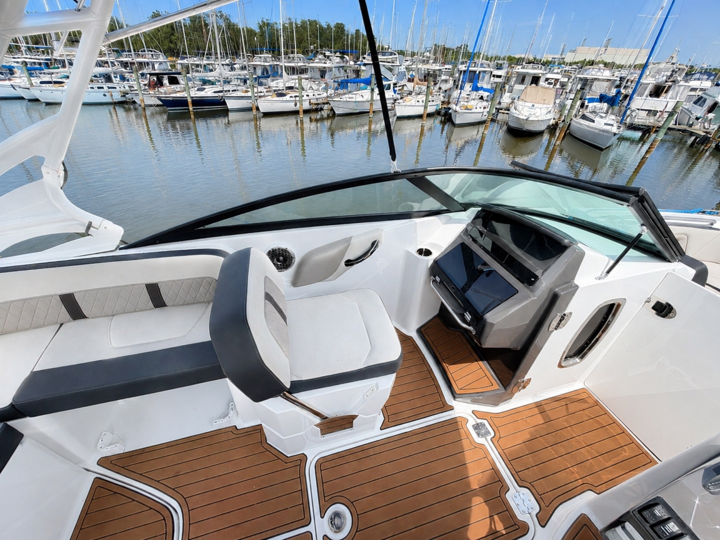24ft Monterey Yacht For Sale