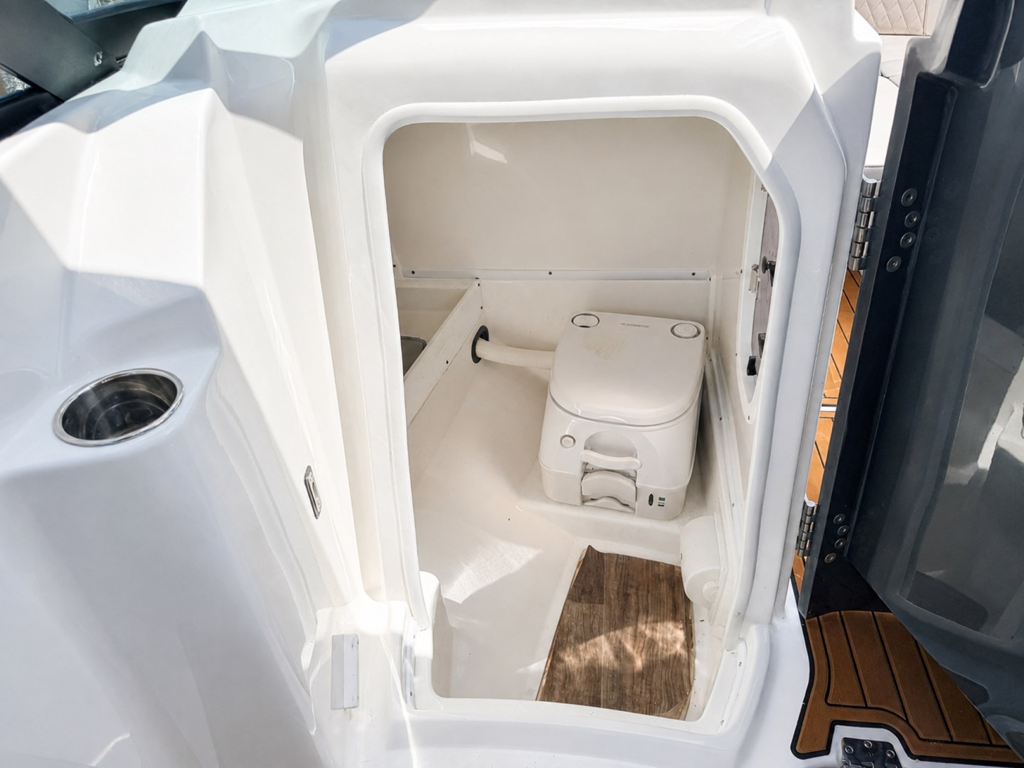 24ft Monterey Yacht For Sale