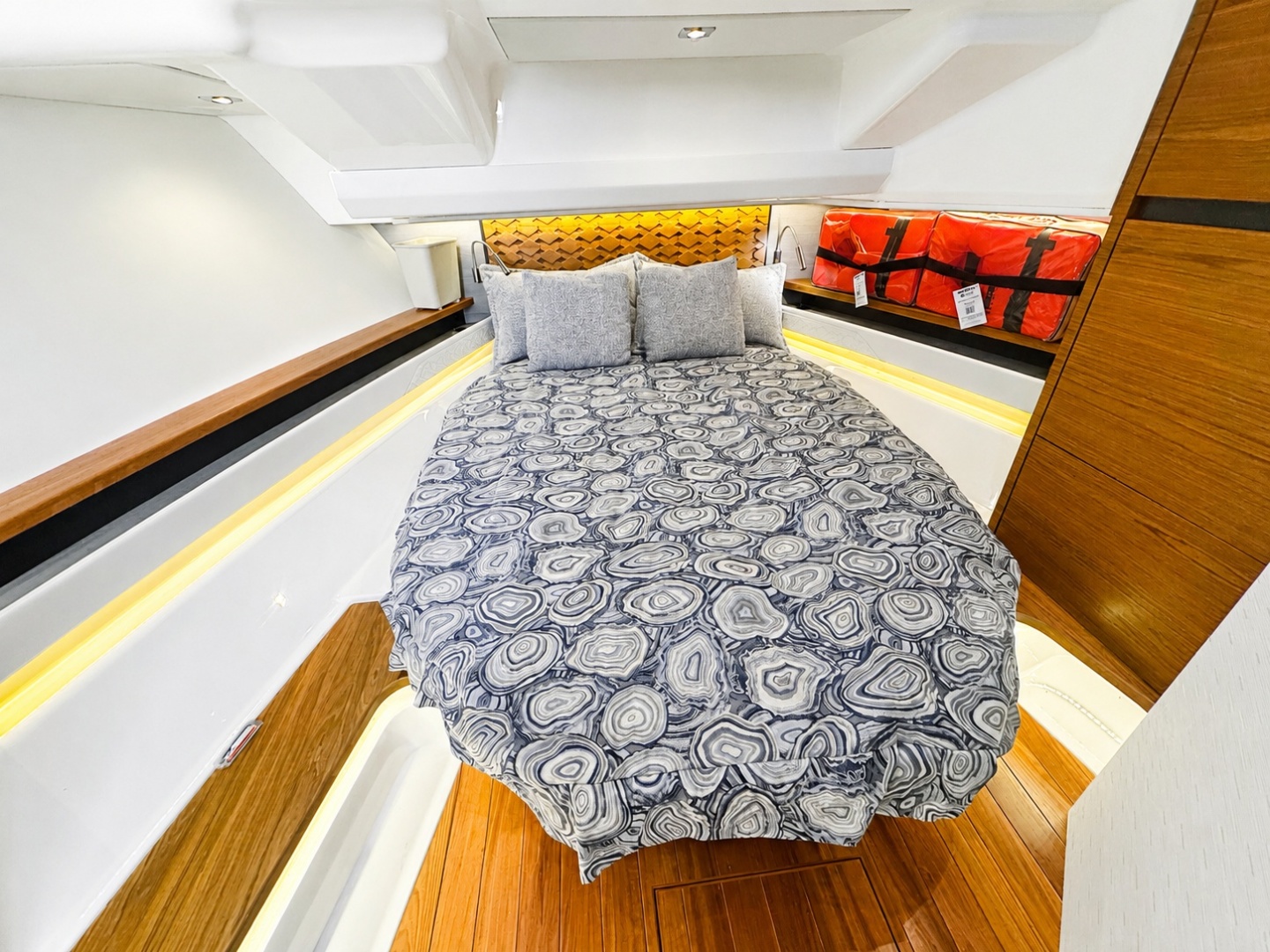 2024 Tiara Yachts 48 LS