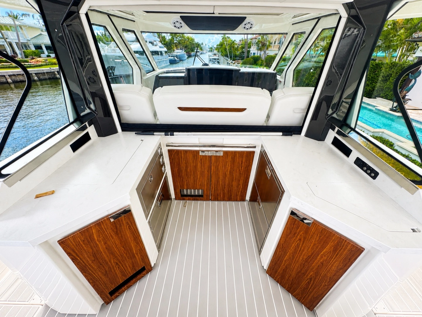 Tiara Yachts 48 LS Yacht For Sale