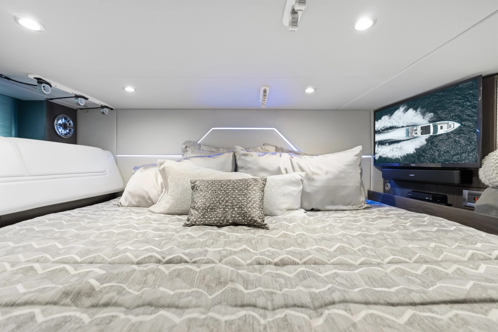 Formula 430 All Sport Crossover Yacht For Sale