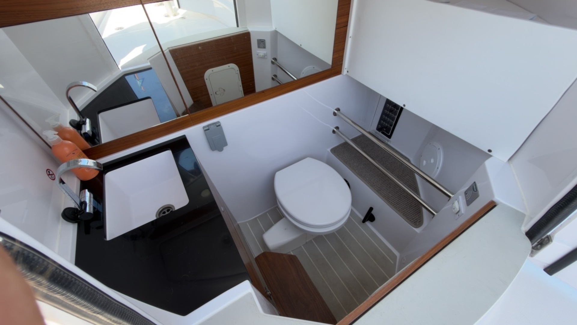 RELENTLESS 28ft Axopar Yacht For Sale