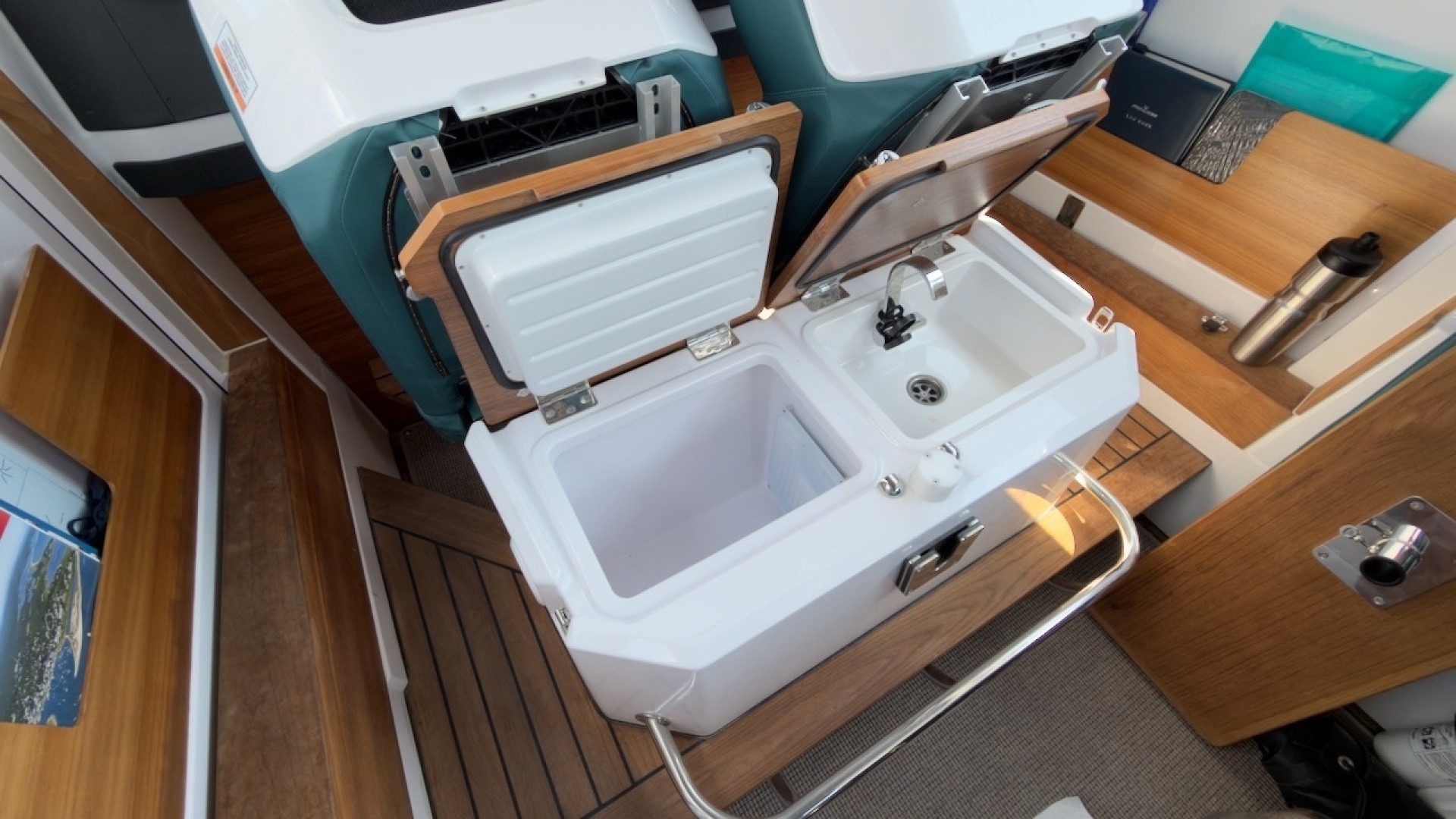 2023 Axopar 28 Cabin