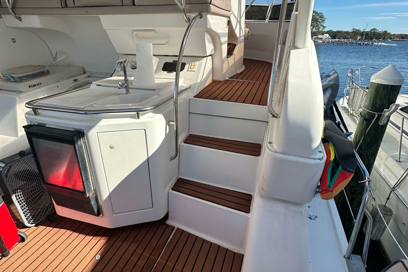 1999 Silverton 442 Cockpit Motor Yacht