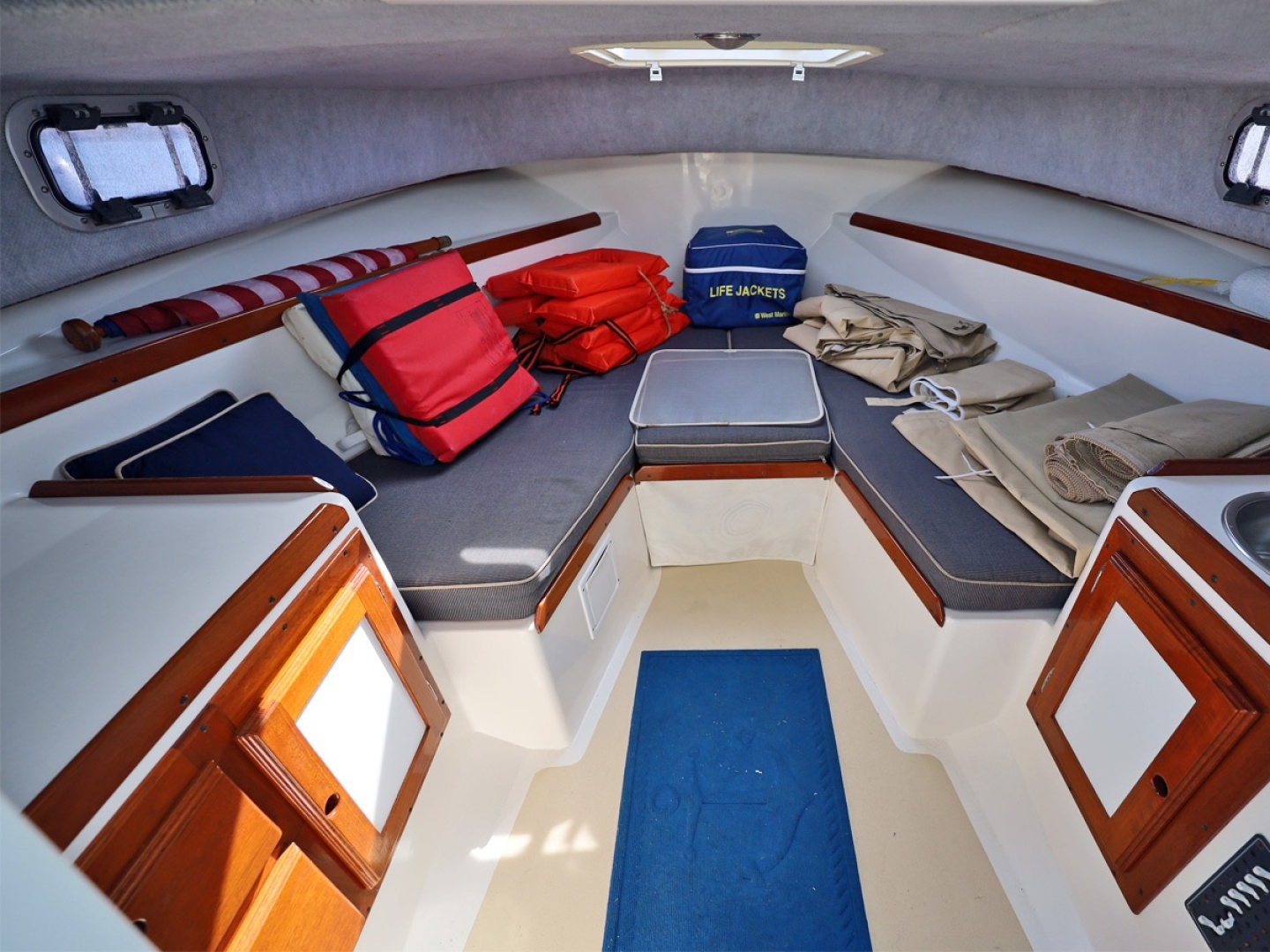 THE ENDLESS SUMMER 25ft Hunt Yachts Yacht For Sale THE ENDLESS SUMMER 25ft Hunt Yachts Yacht For Sale
