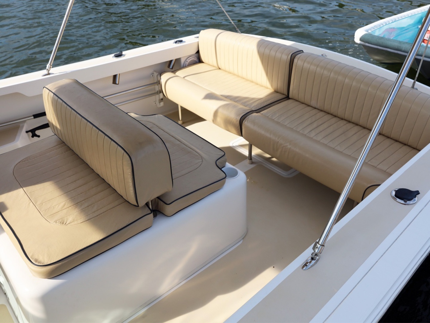 THE ENDLESS SUMMER 25ft Hunt Yachts Yacht For Sale THE ENDLESS SUMMER 25ft Hunt Yachts Yacht For Sale