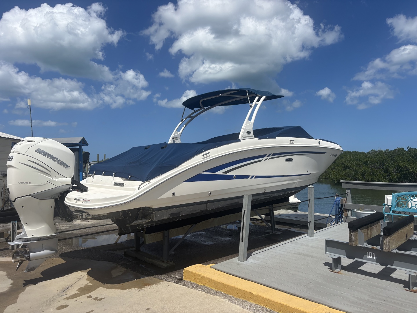 2016 Sea Ray 270 Sundeck