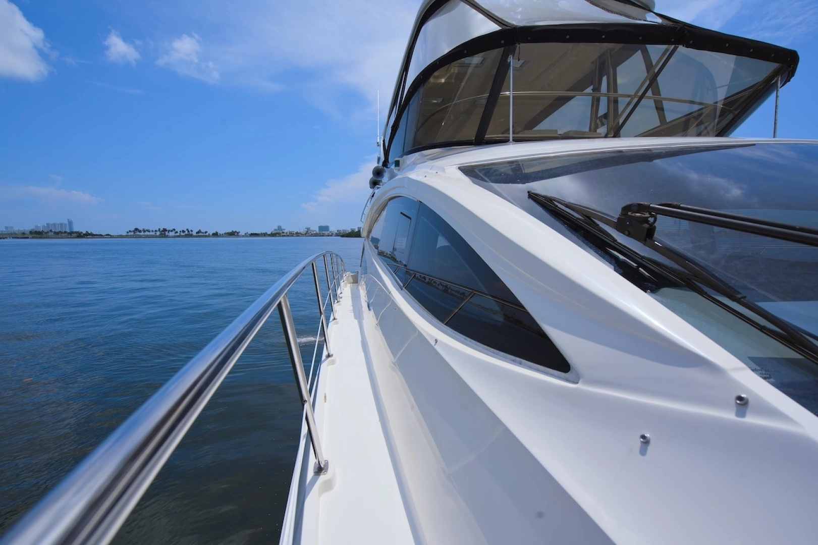 Sea Ray L590 Flybridge Yacht For Sale