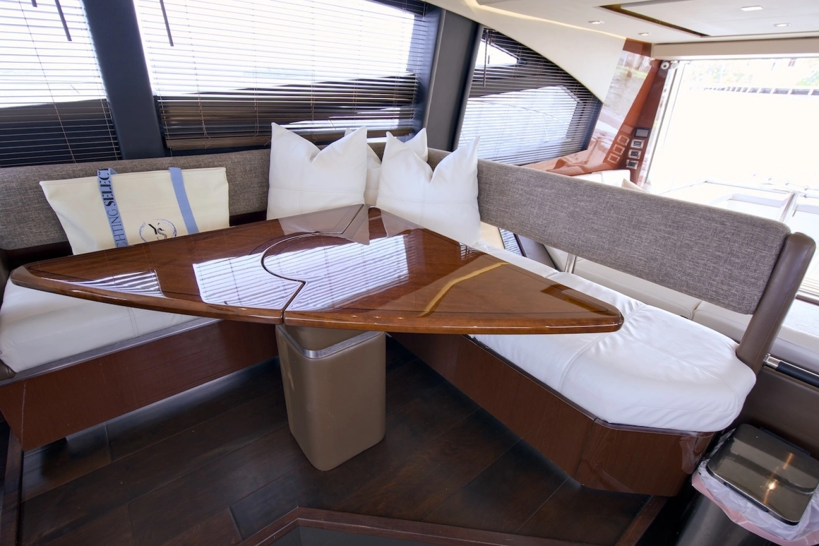 Sea Ray L590 Flybridge Yacht For Sale