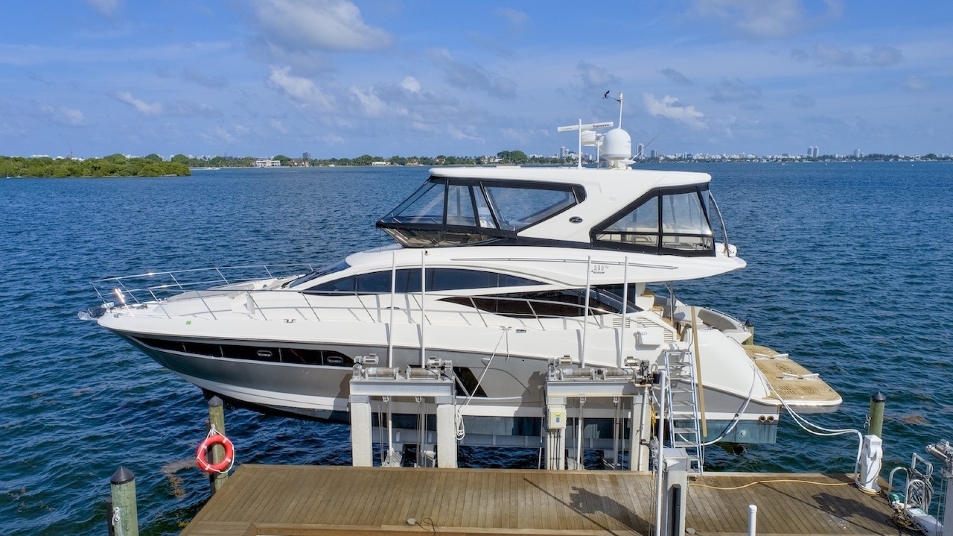 2017 Sea Ray L590 Flybridge