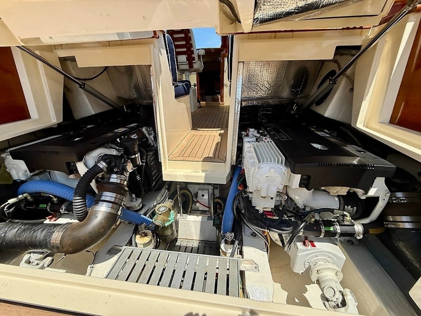 Hinckley Talaria 34 Yacht For Sale