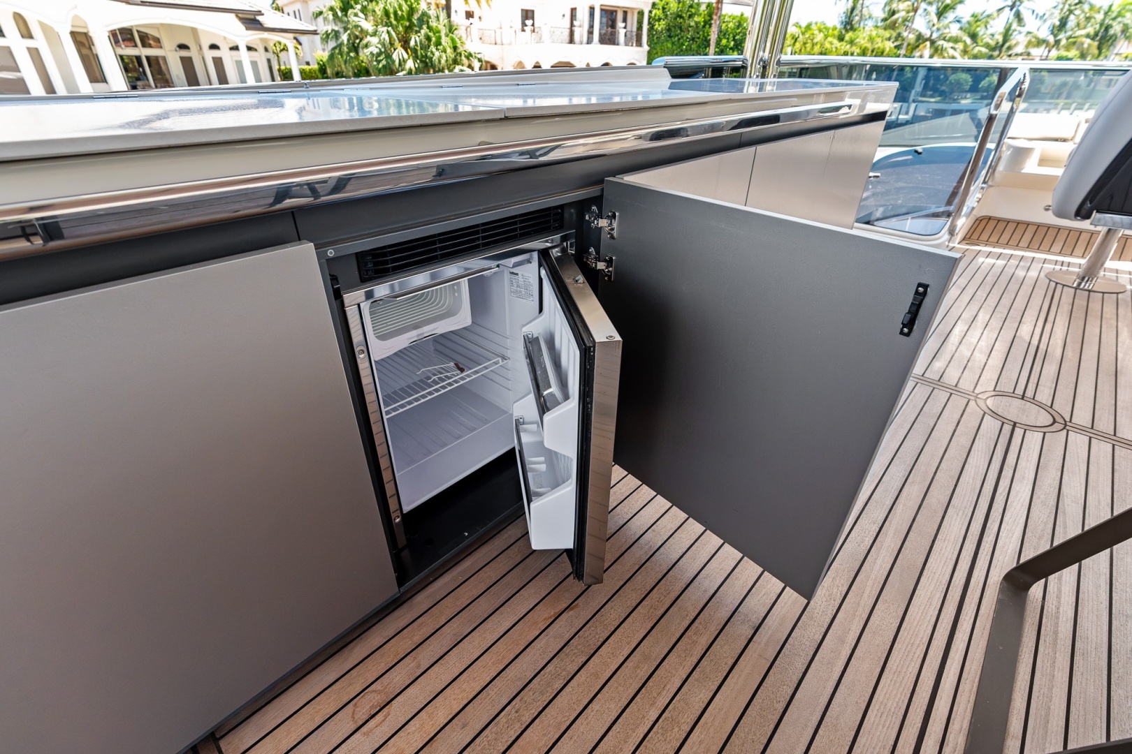 R Boat 75ft Absolute Yacht For Sale