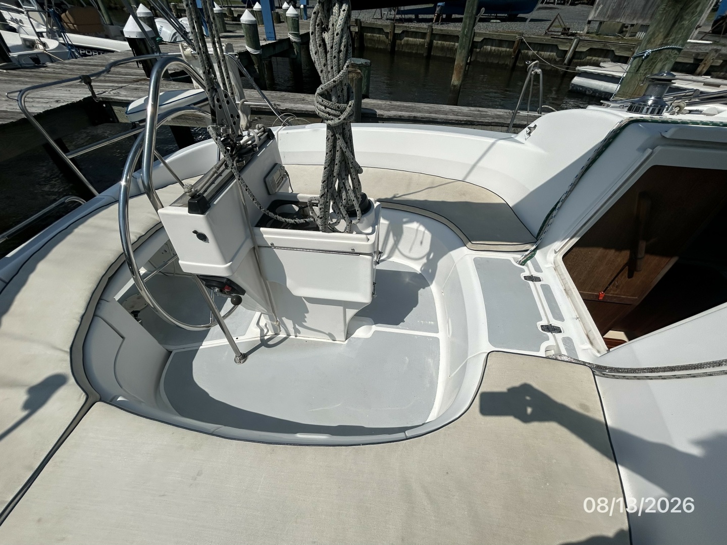 Hunter 336 cockpit port
