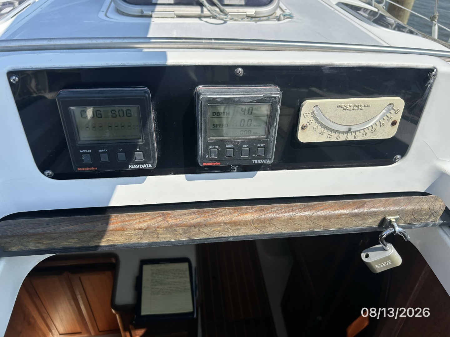 Hunter 336 cockpit electronics